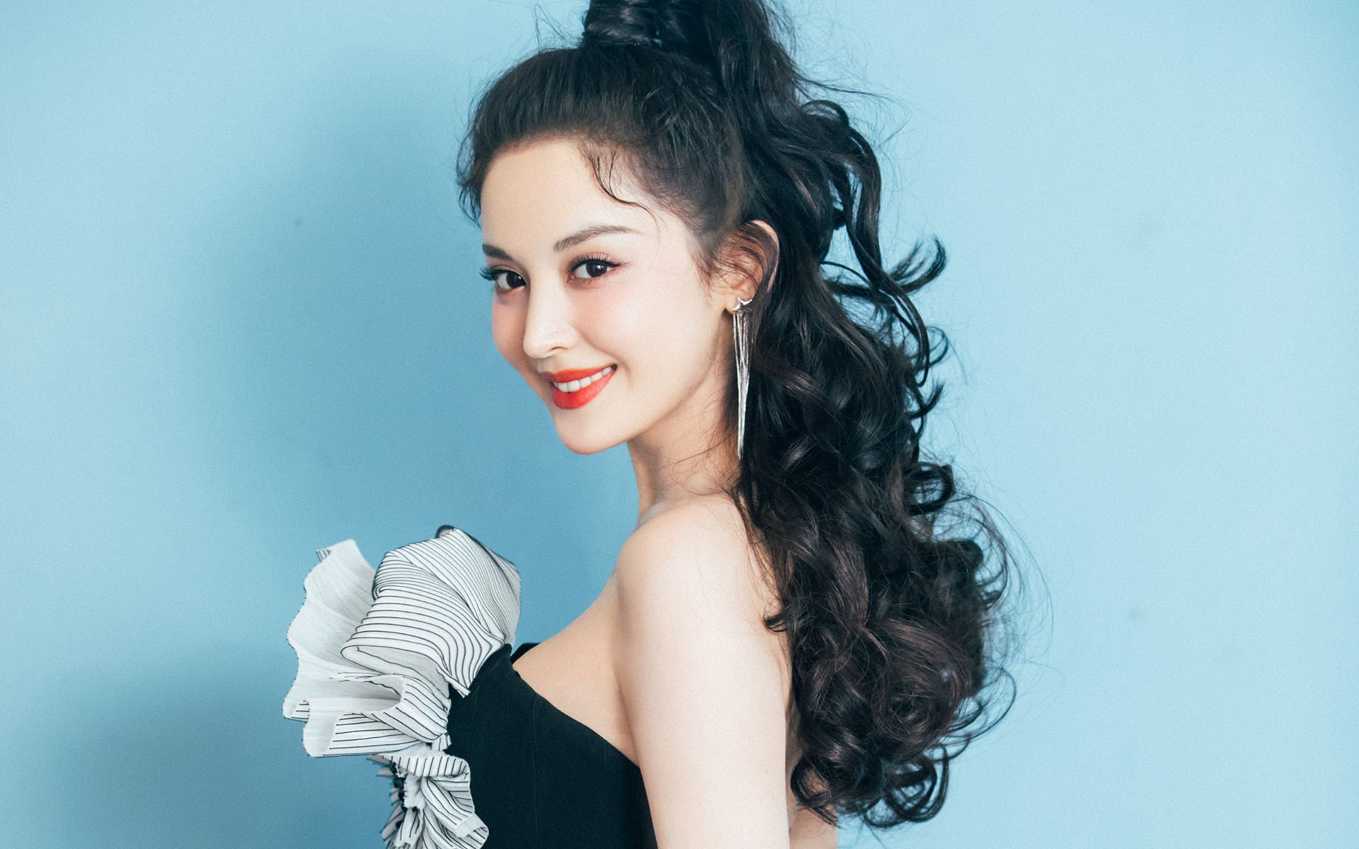 纽卡斯尔客场表现回暖力争反弹,纽卡斯尔首发